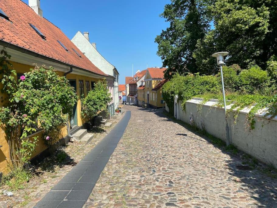 Idyllisk, Historisk Byhus Ved Fjorden I Mariager Екстериор снимка